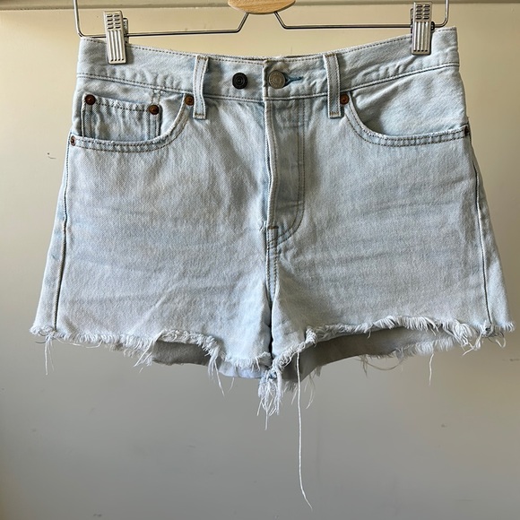 Vintage Levi’s wedgie button fly high rise frayed distressed rigid denim shorts - Picture 6 of 16